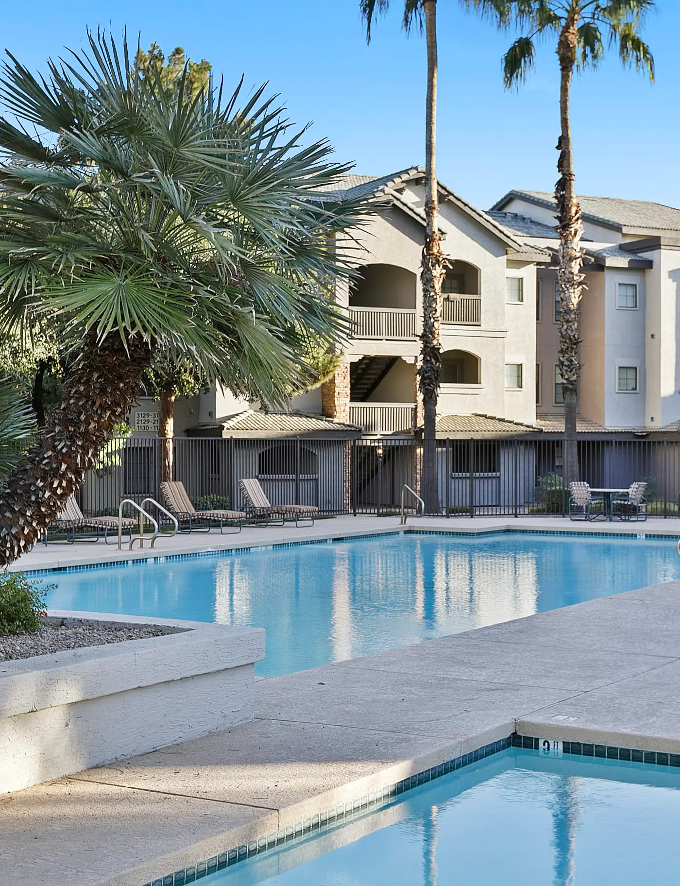 CozySuites Chandler with 2 pools, jacuzzi, arcade! 06