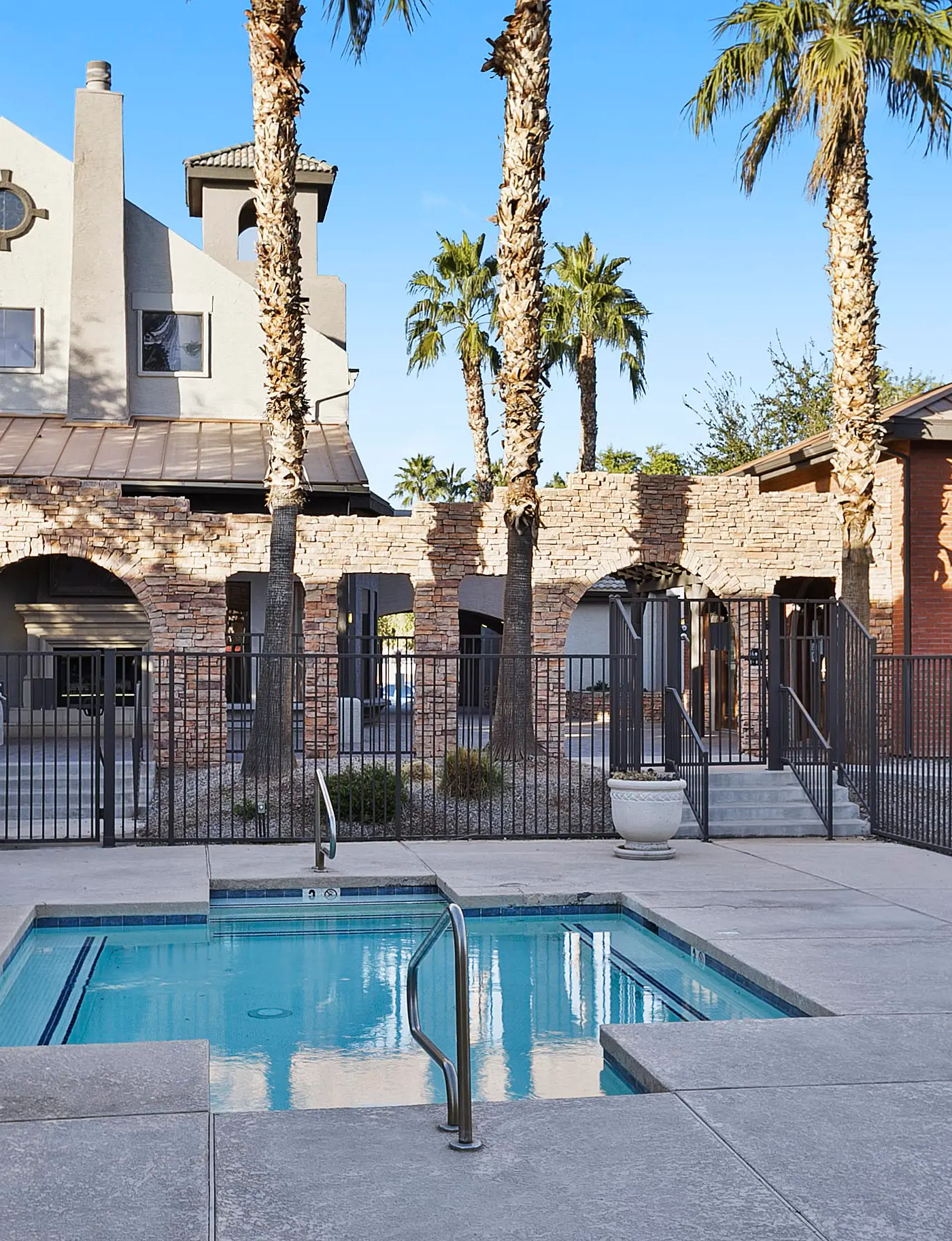CozySuites Chandler with 2 pools, jacuzzi, arcade! 06
