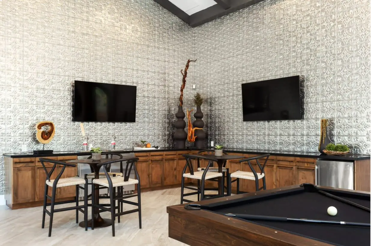 CozySuites Chandler with 2 pools, jacuzzi, arcade! 06