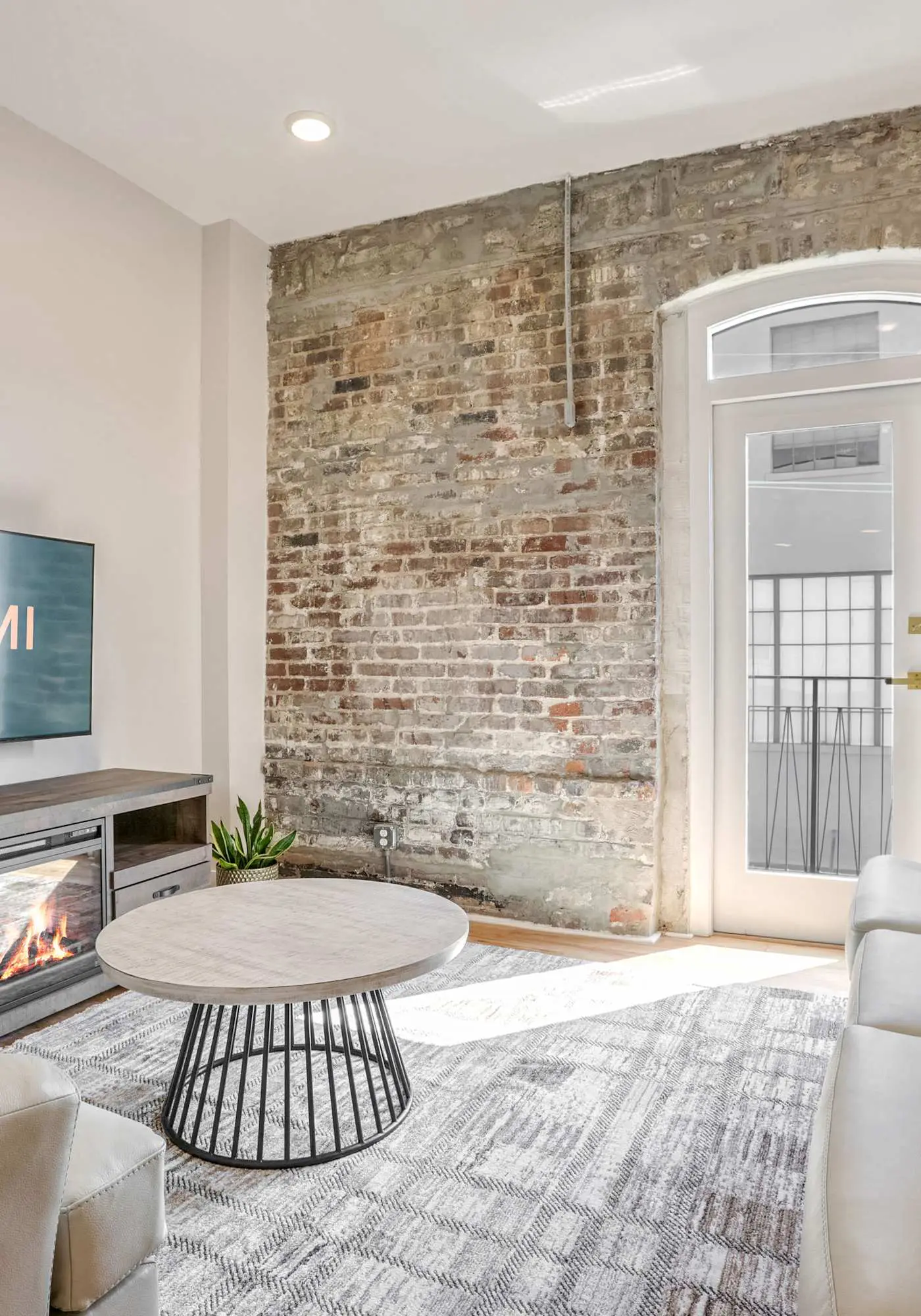 Roami at Churchill | 2BR Balcony & Trundle