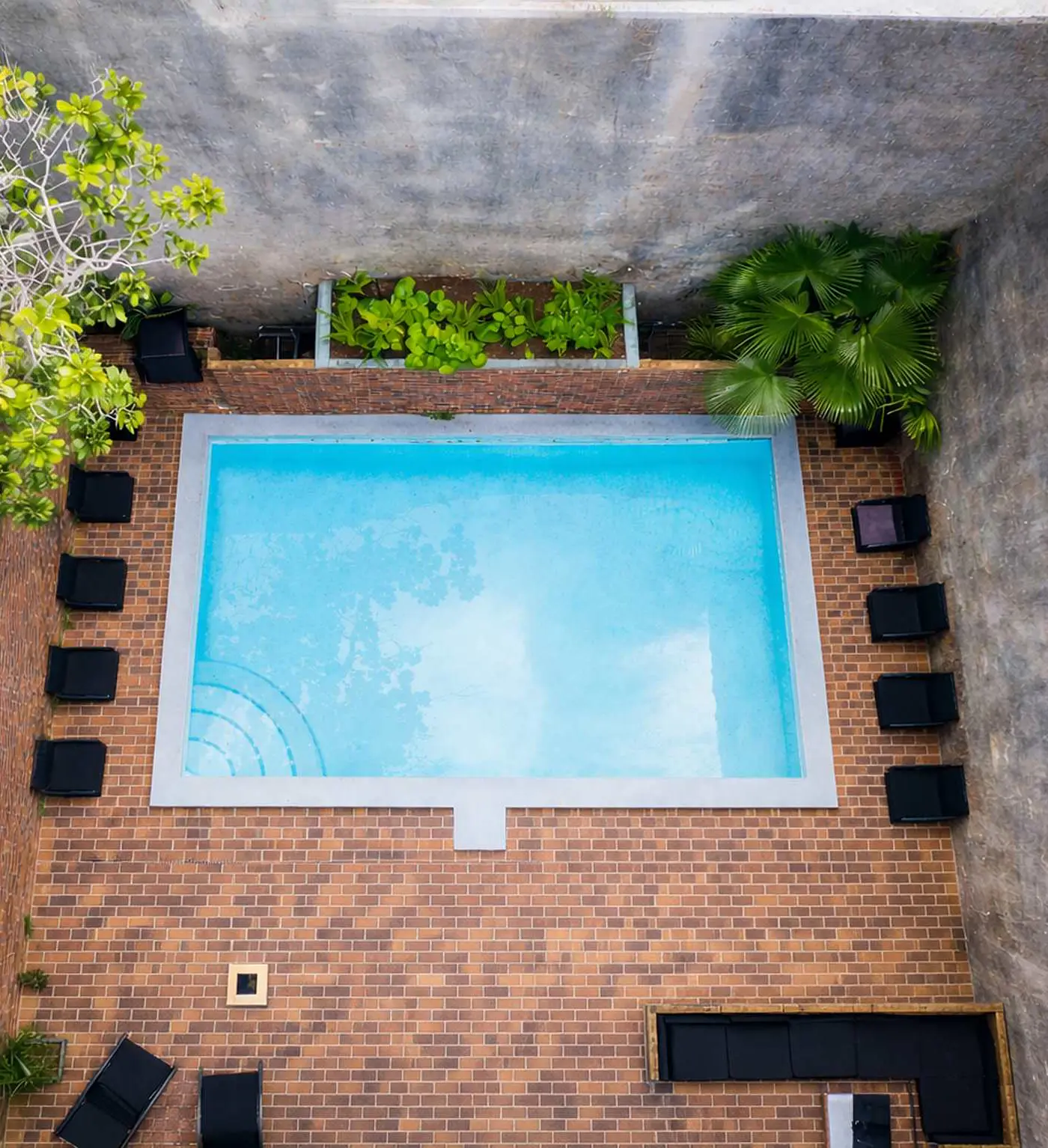 Roami at St. Helene | Studio with Pool