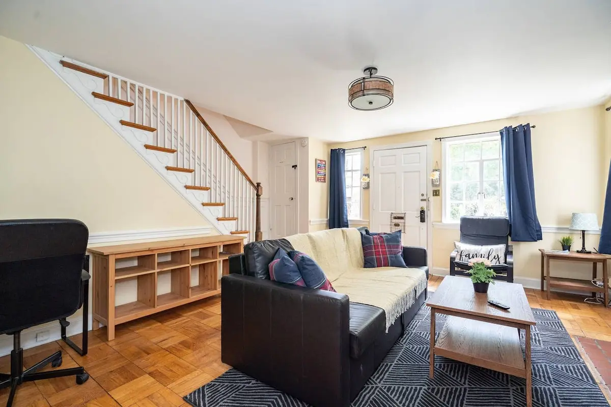 Spacious 4BR CozySuites in Old Town Alexandria