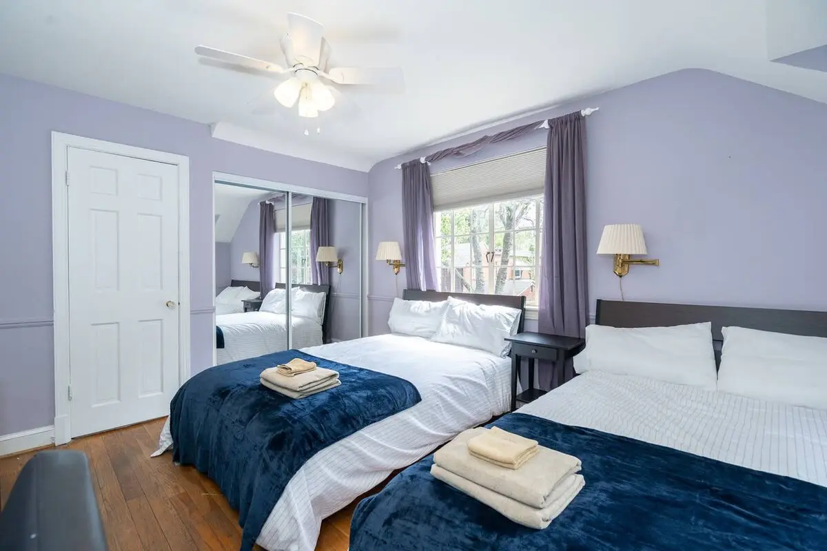 Spacious 4BR CozySuites in Old Town Alexandria