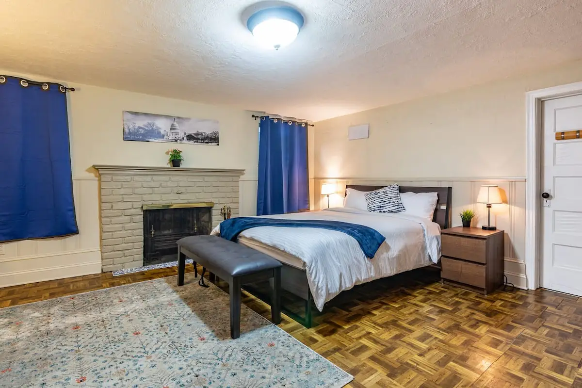 Spacious 4BR CozySuites in Old Town Alexandria