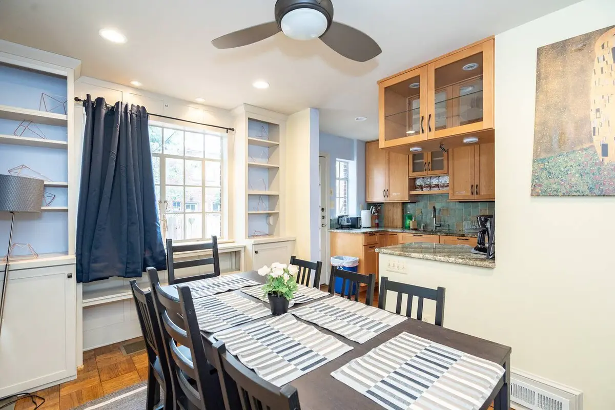 Spacious 4BR CozySuites in Old Town Alexandria