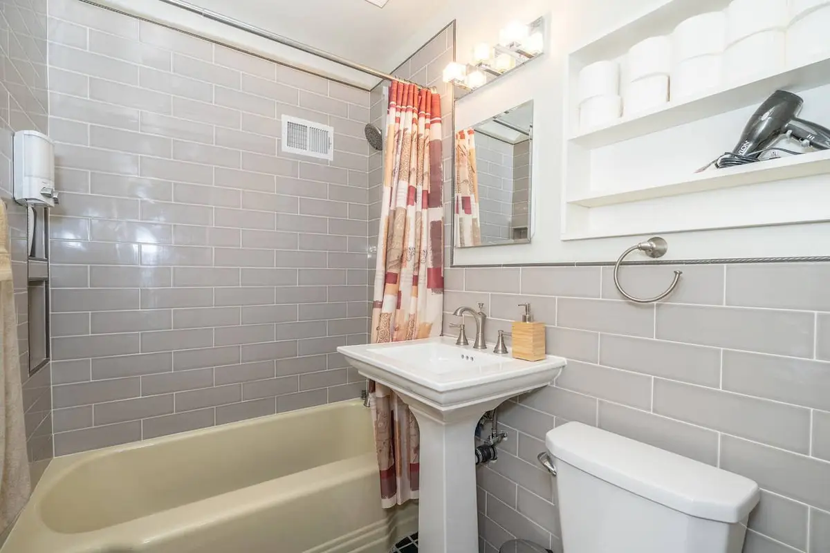Spacious 4BR CozySuites in Old Town Alexandria