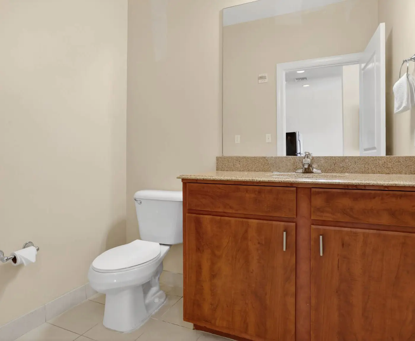 Roami at Duncan Plaza | 1 Bedroom Apartment