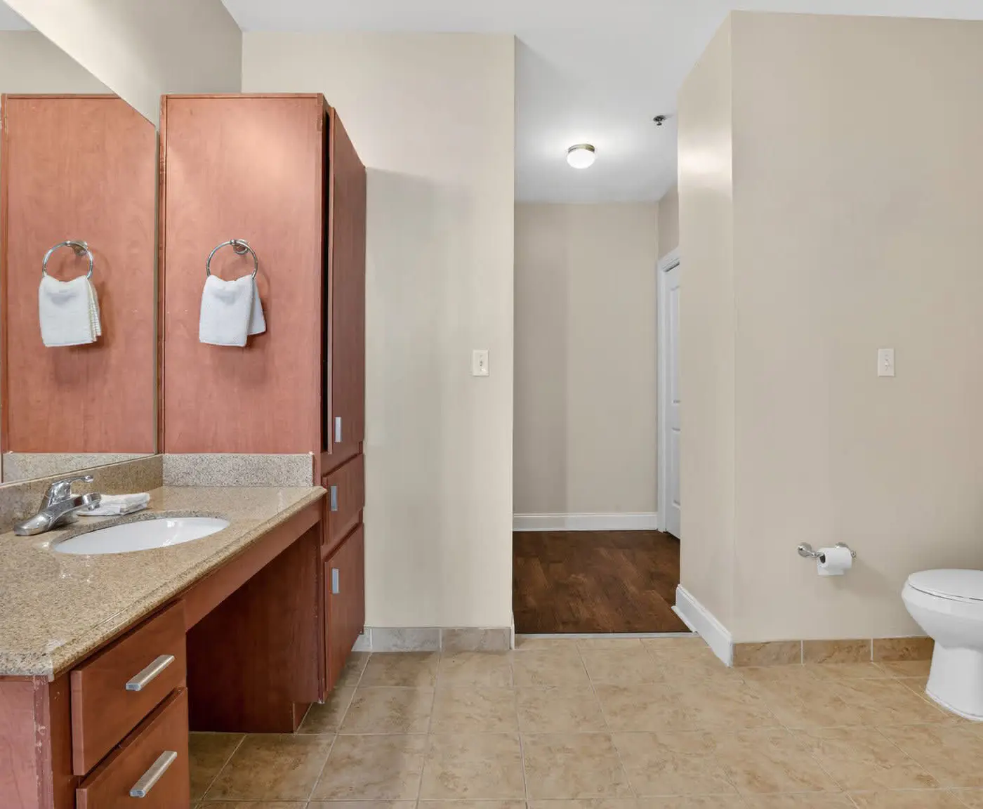 Roami at Duncan Plaza | 1 Bedroom Apartment