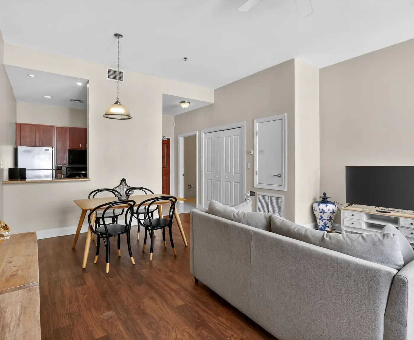 Roami at Duncan Plaza | 1 Bedroom Apartment