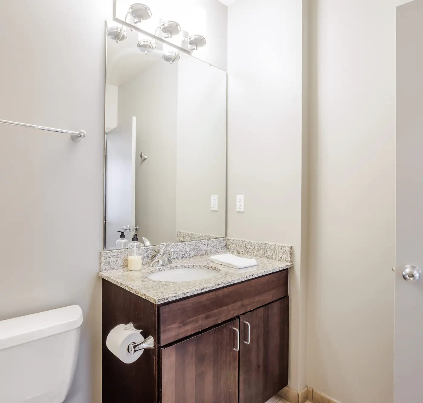 2BR/2BA CozySuites at the Banks