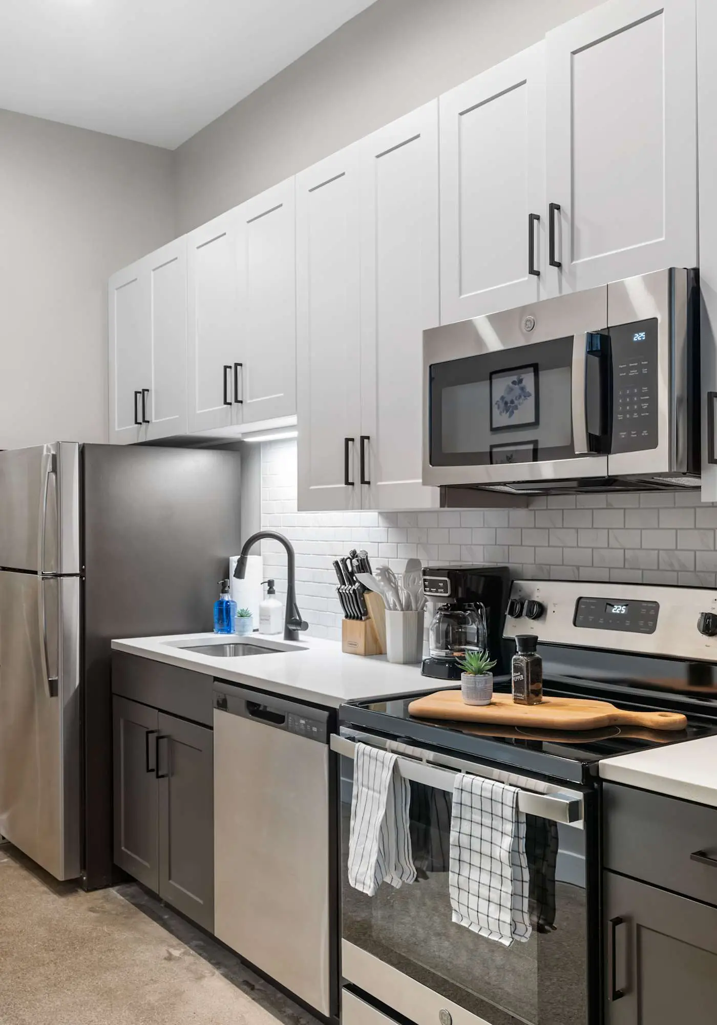 CozySuites Textile | 1BR w/ Gym + Rooftop Access