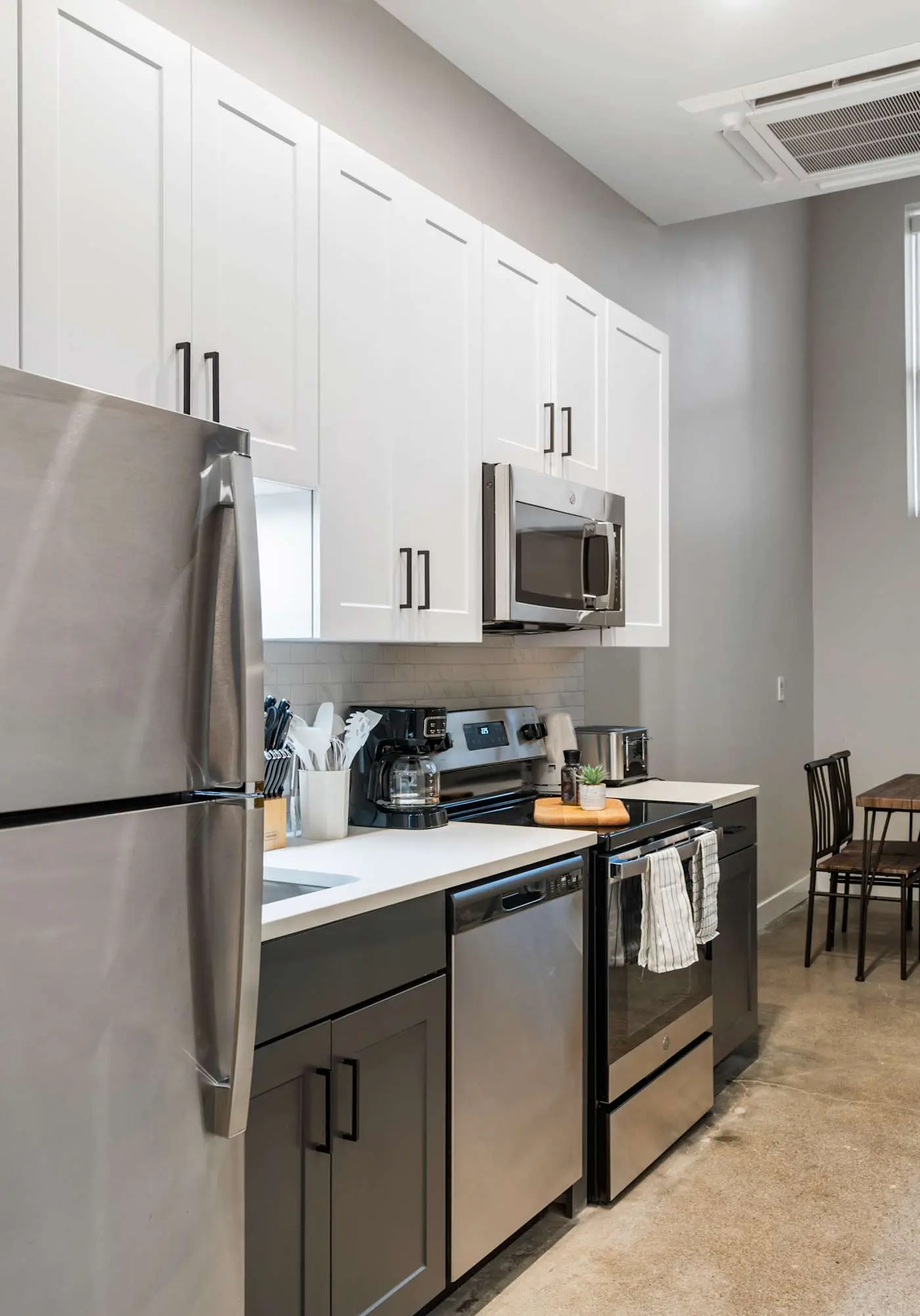 CozySuites Textile | 1BR w/ Gym + Rooftop Access
