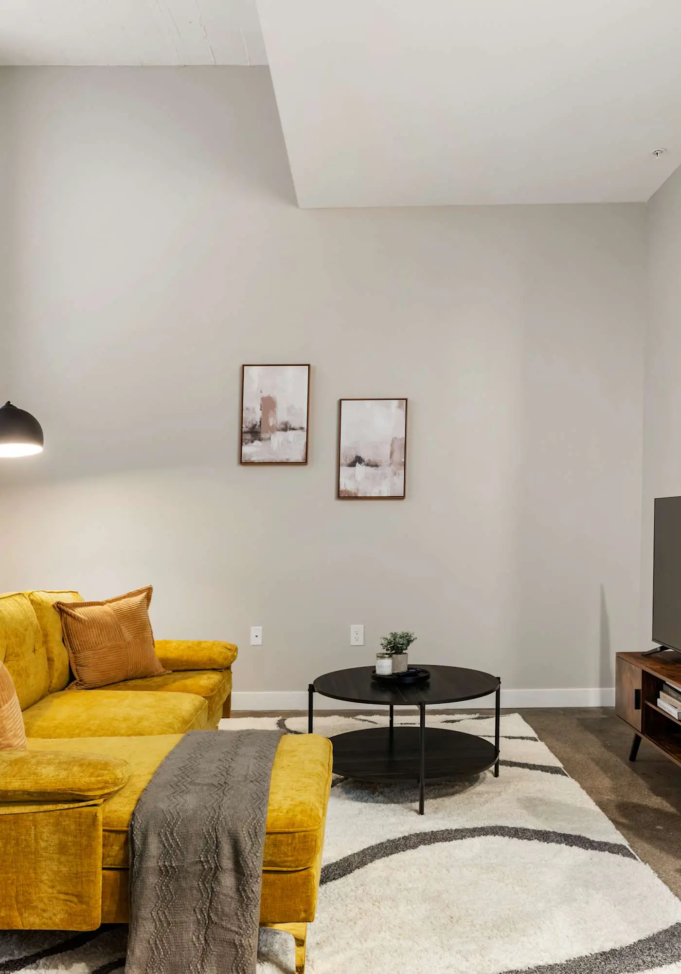 CozySuites Textile | 1BR w/ Gym + Rooftop Access