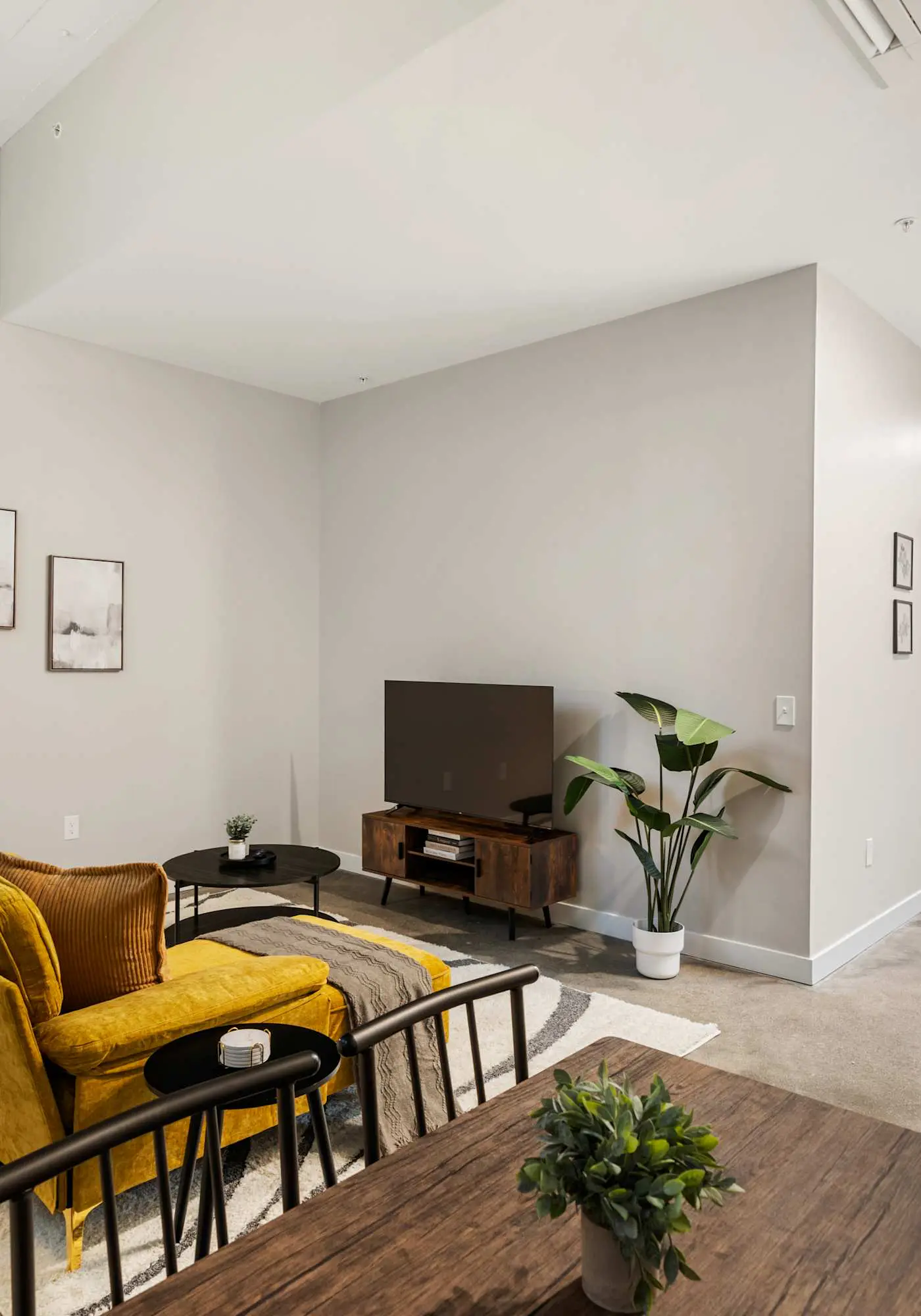 CozySuites Textile | 1BR w/ Gym + Rooftop Access