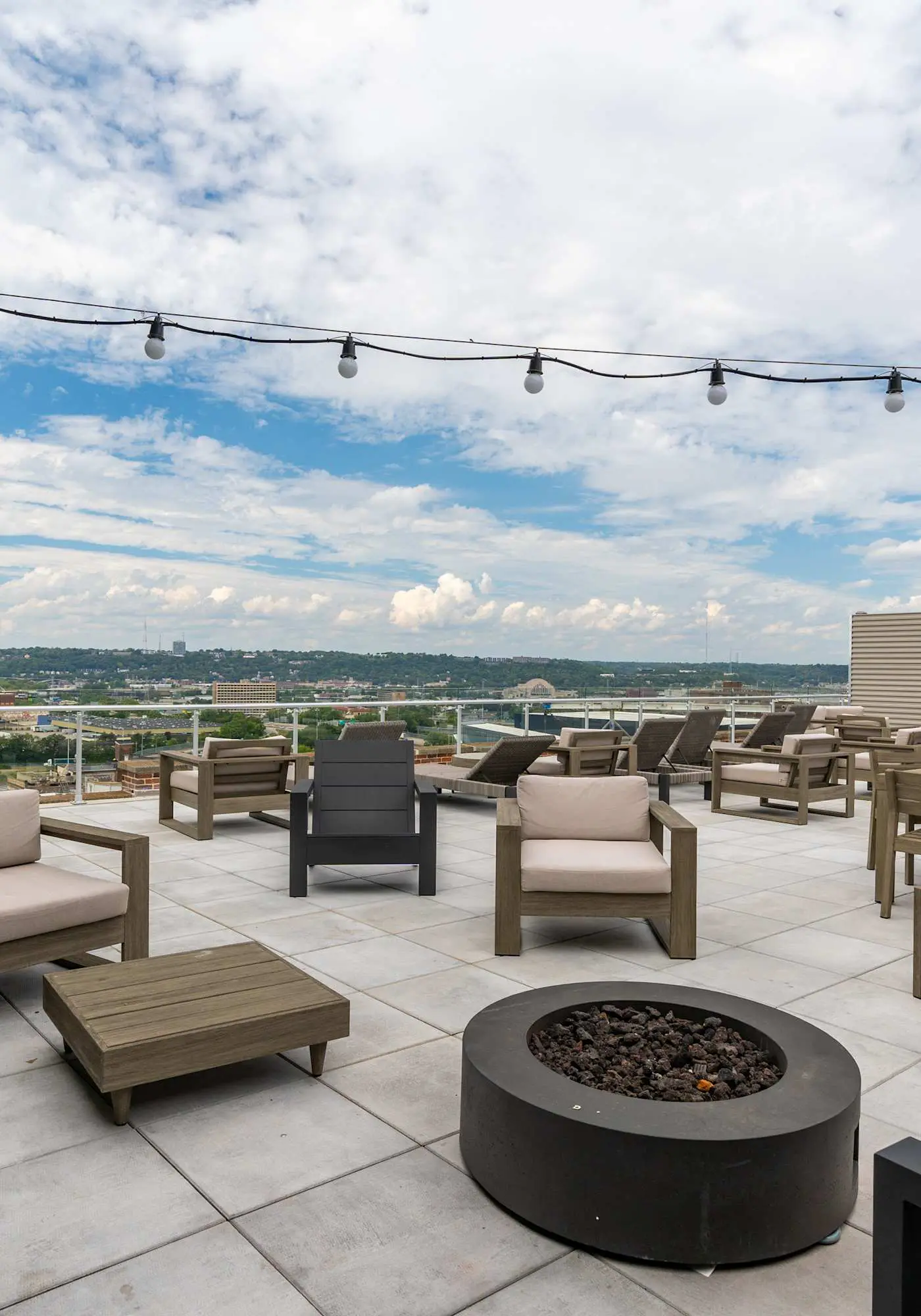 CozySuites Textile | 1BR w/ Gym + Rooftop Access