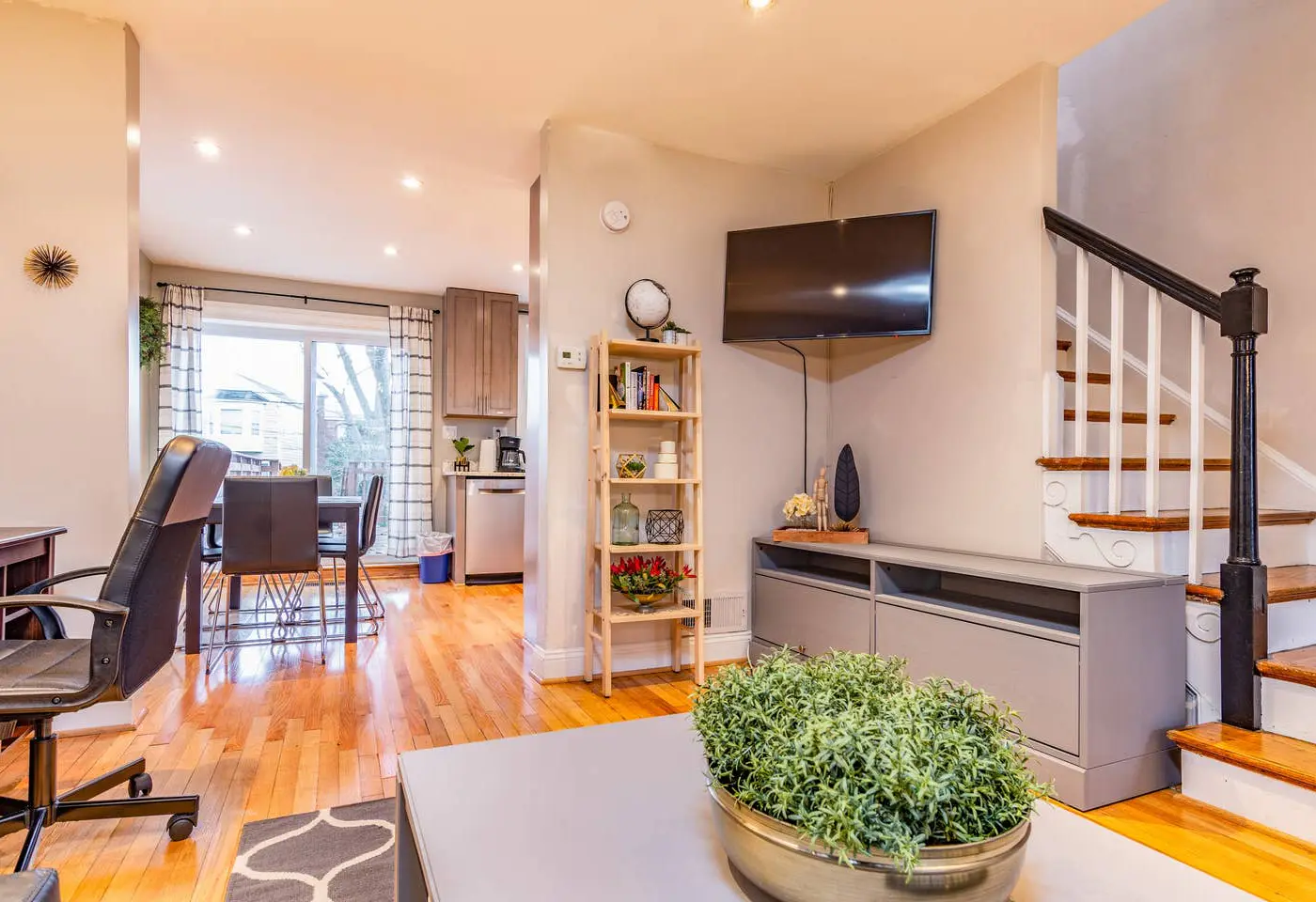 Gorgeous Home 10 min to DC by CozySuites