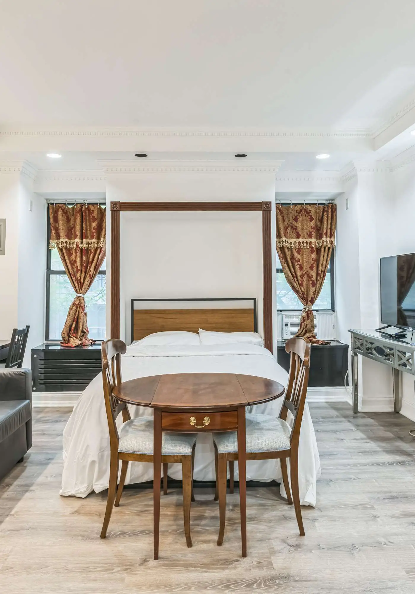 UES Studio | 74th St 2 minutes walk from Q Line