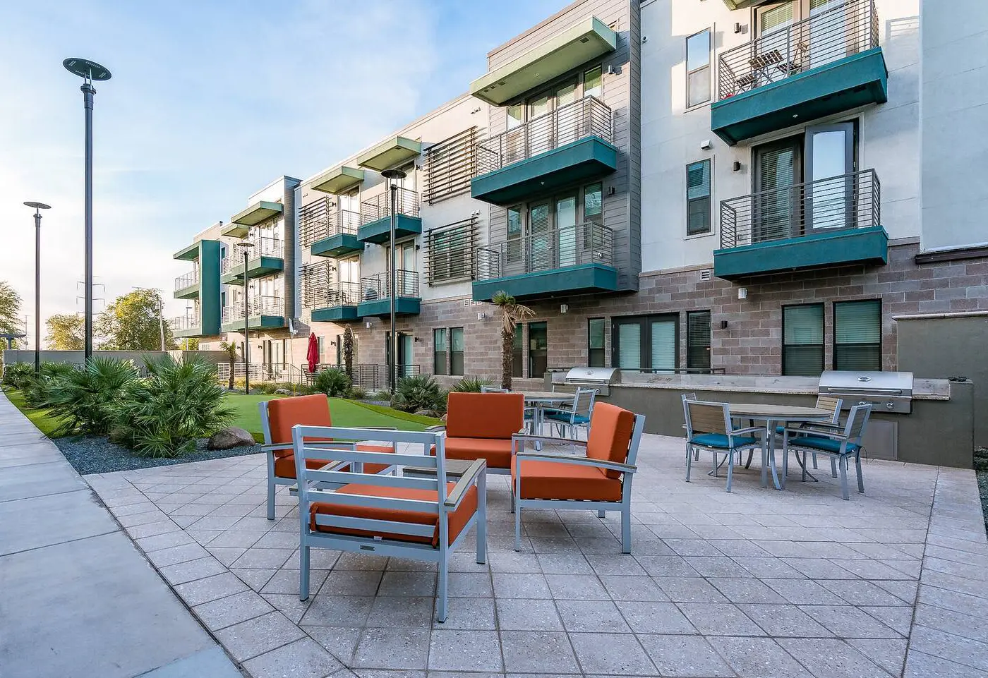 Stylish 2BR CozySuites | Town Lake Waterfront