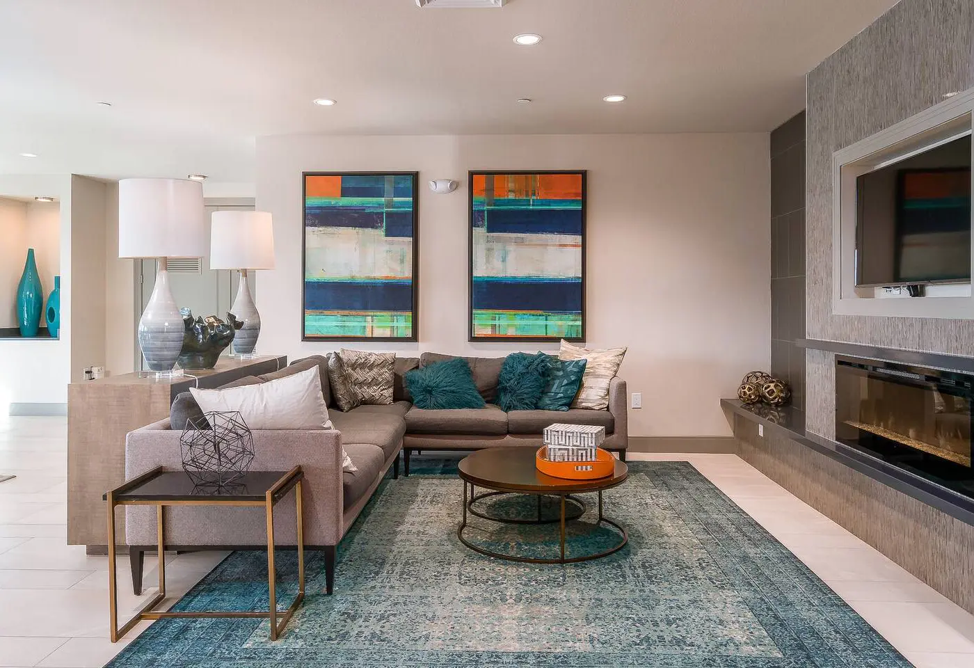 Stylish 2BR CozySuites | Town Lake Waterfront
