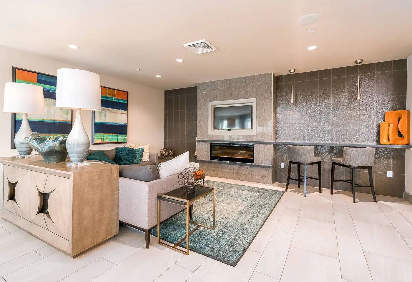 Stylish 2BR CozySuites | Town Lake Waterfront