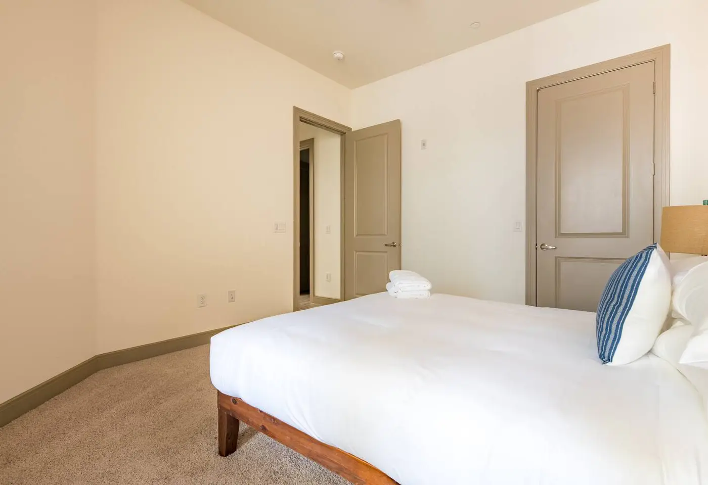 Stylish 2BR CozySuites | Town Lake Waterfront