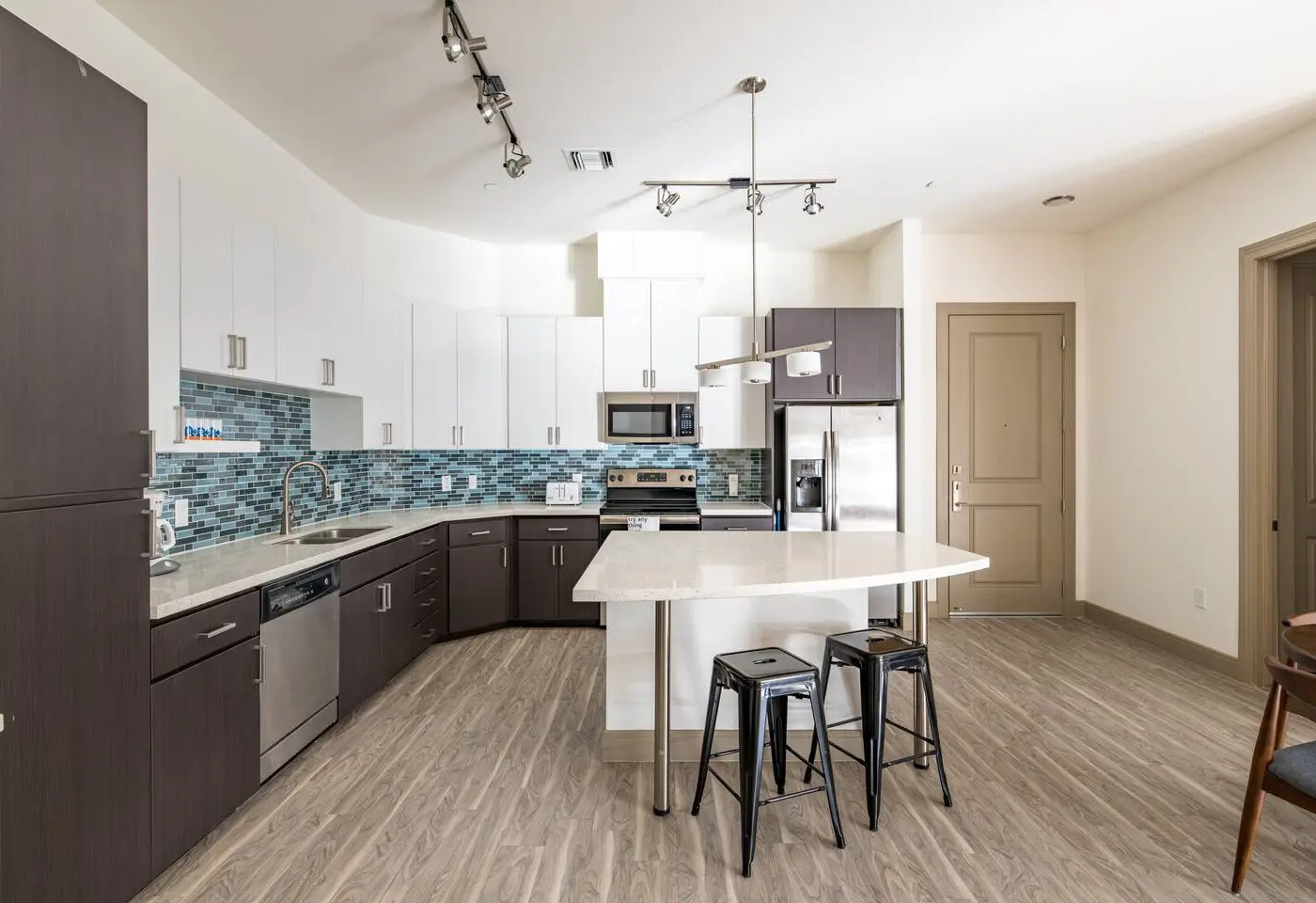 Stylish 2BR CozySuites | Town Lake Waterfront