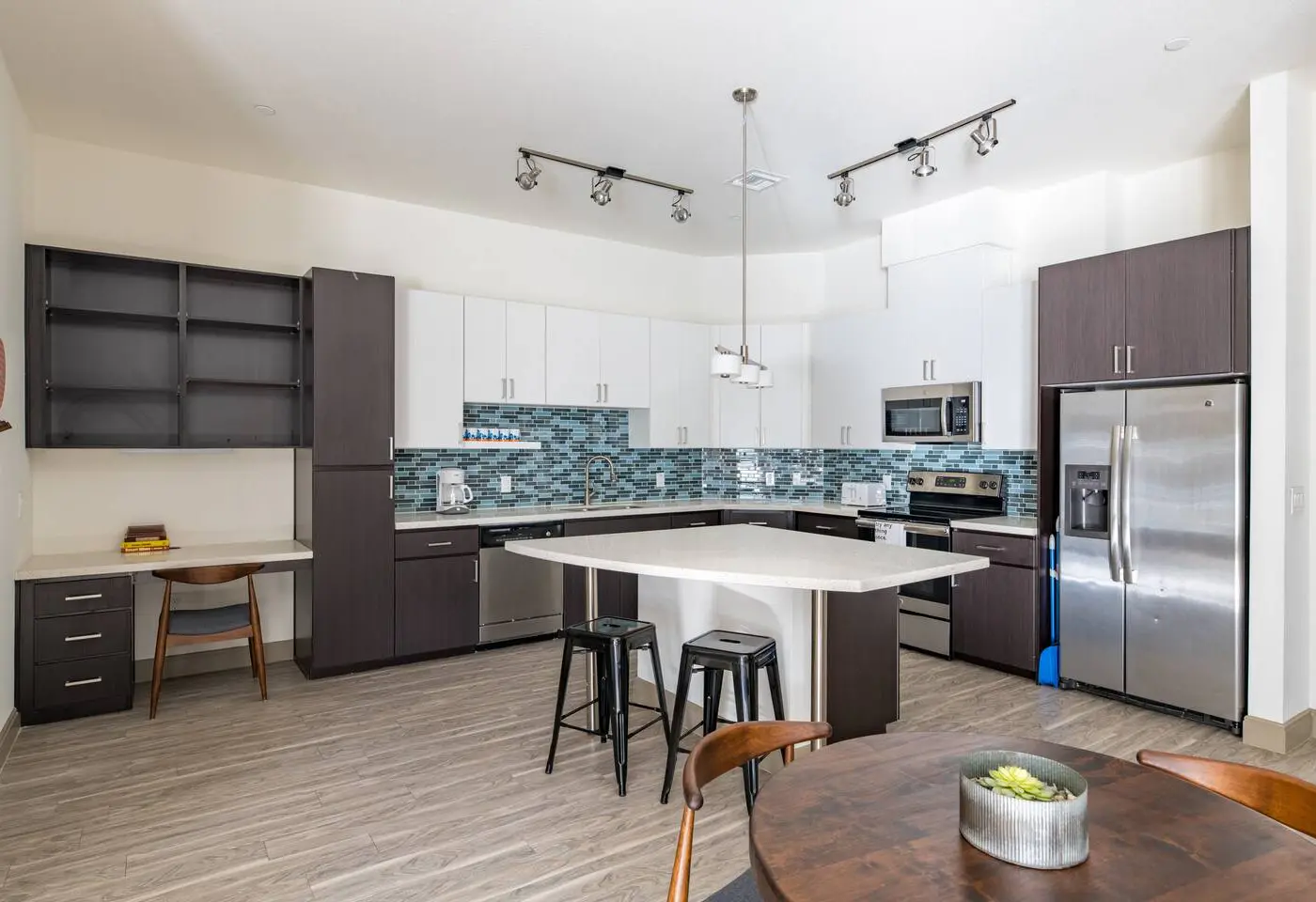 Stylish 2BR CozySuites | Town Lake Waterfront