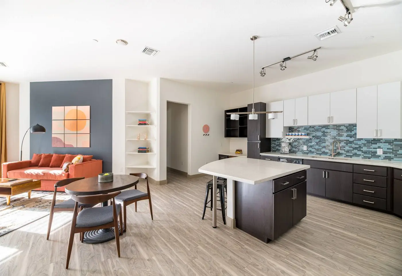 Stylish 2BR CozySuites | Town Lake Waterfront