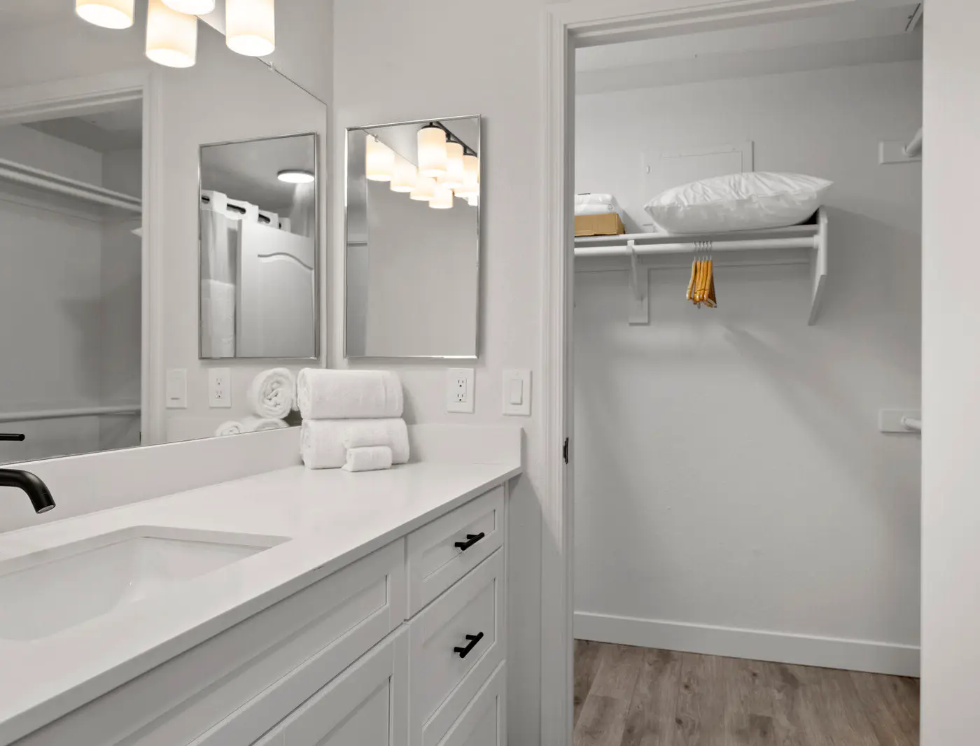 CozySuites Chandler 2BR with 2 pools and Jacuzzi