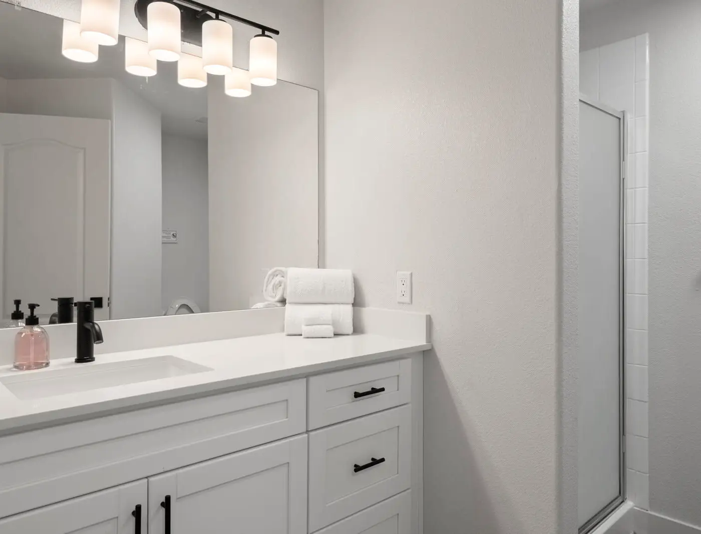 CozySuites Chandler 2BR with 2 pools and Jacuzzi