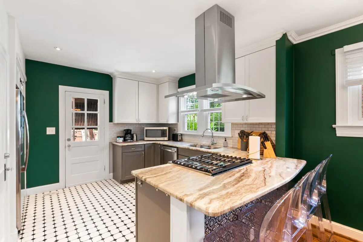 Massive 5BR Historic CozySuites House