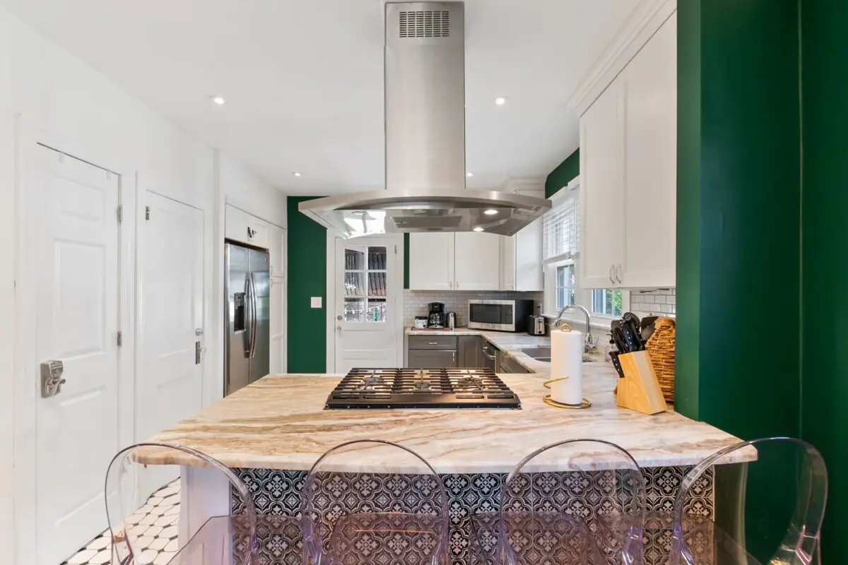 Massive 5BR Historic CozySuites House