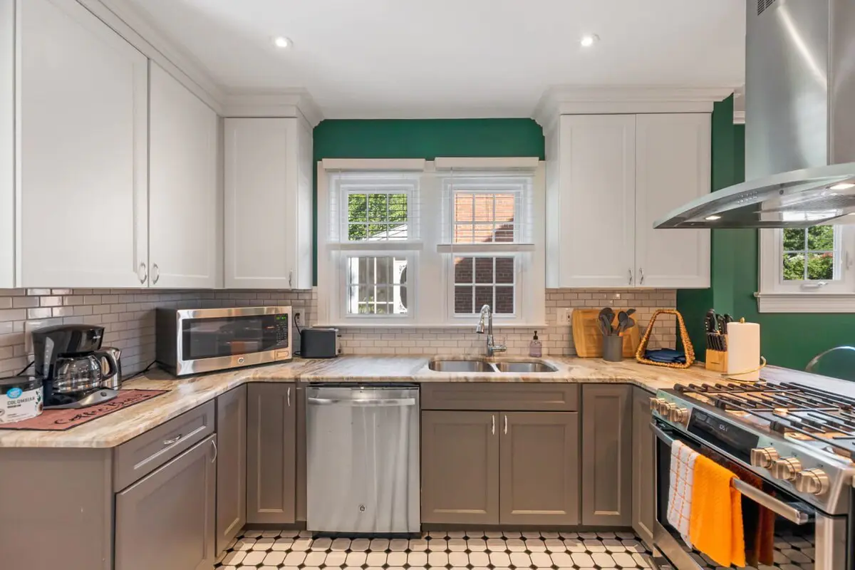Massive 5BR Historic CozySuites House