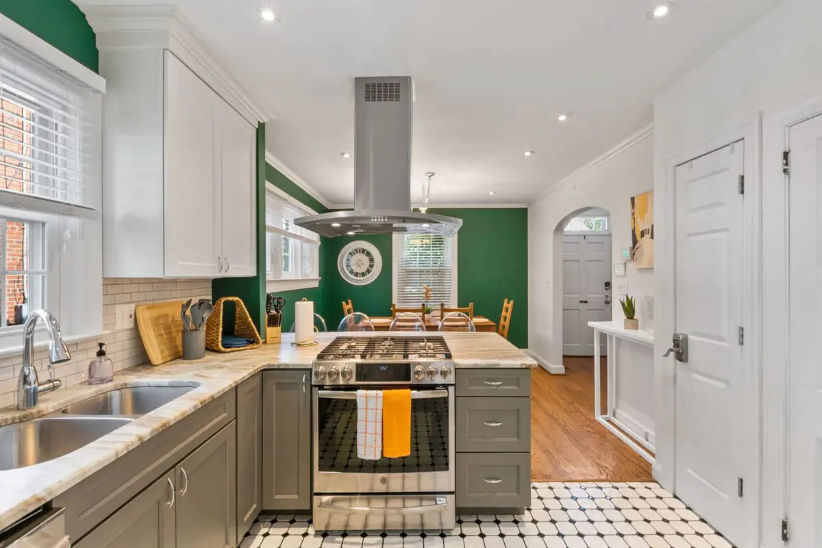 Massive 5BR Historic CozySuites House