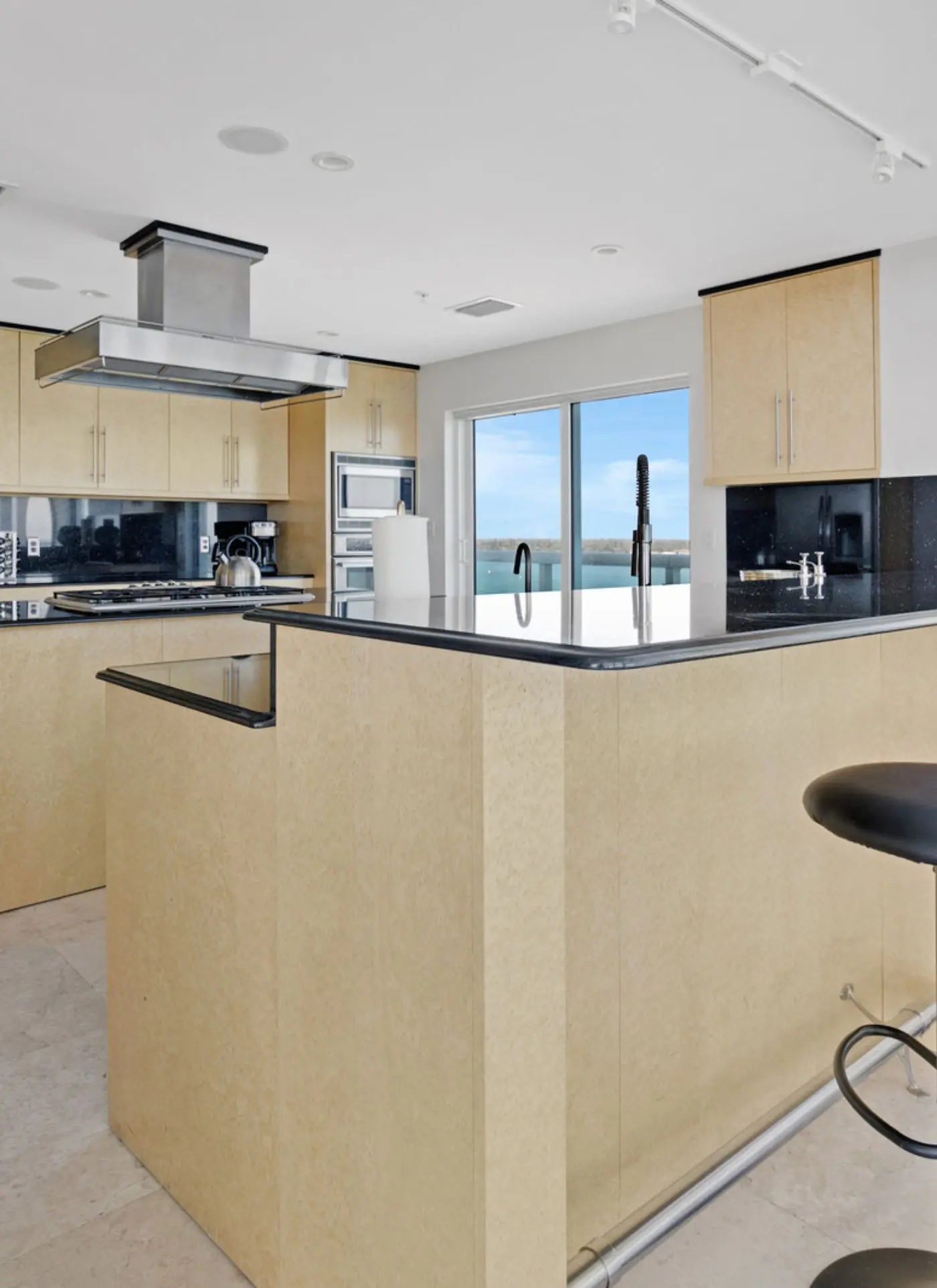Roami at Adagio | Miami | Waterfront 6BD