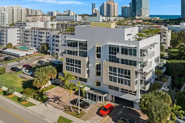 Roami at Sunny Isles | Rooftop Pool | 4 BR
