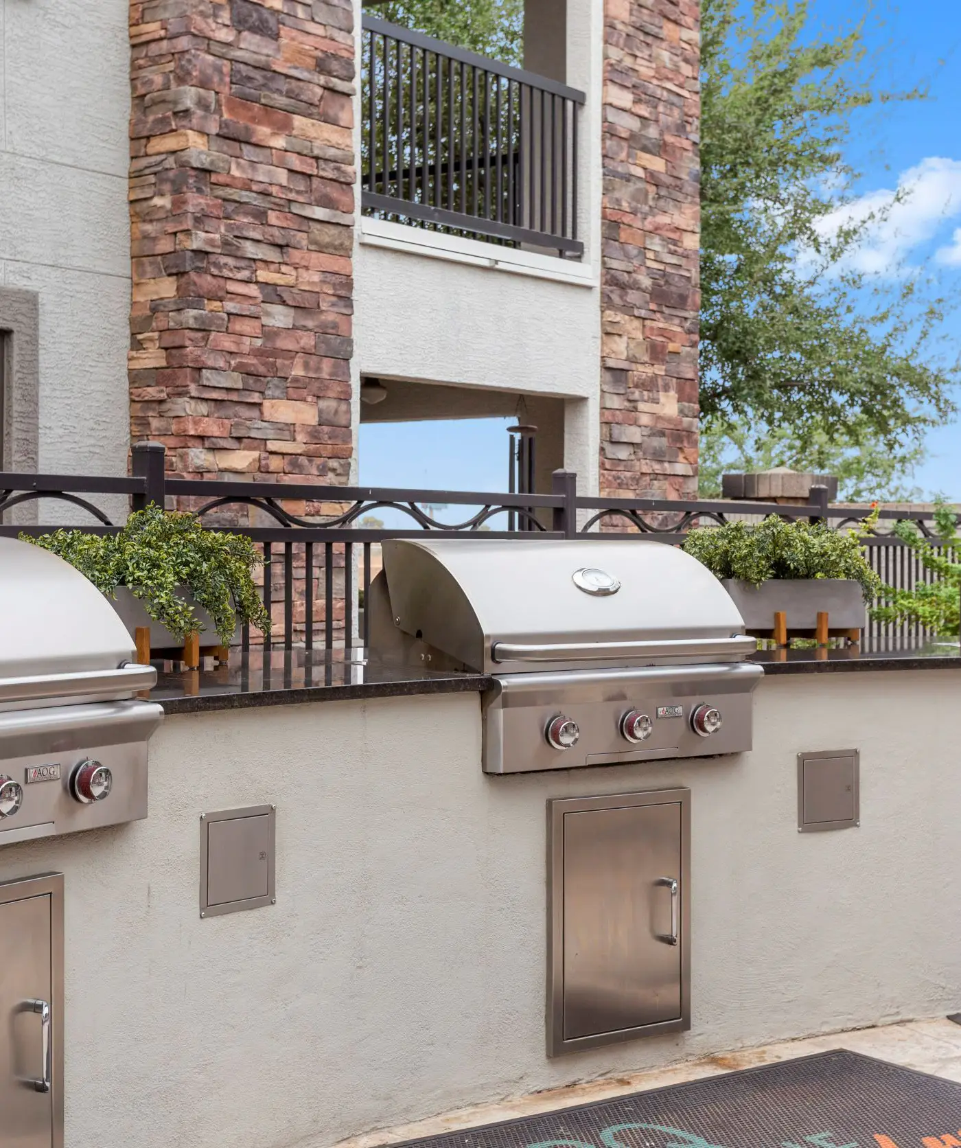 2BR CozySuites Glendale by the stadium with pool!