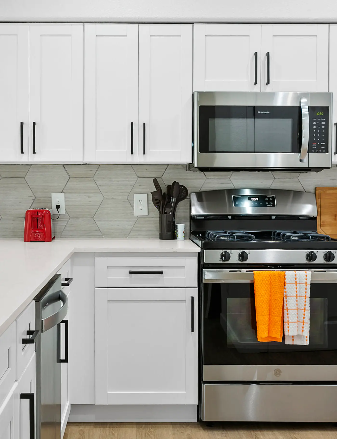 2BR CozySuites Glendale by the stadium with pool!