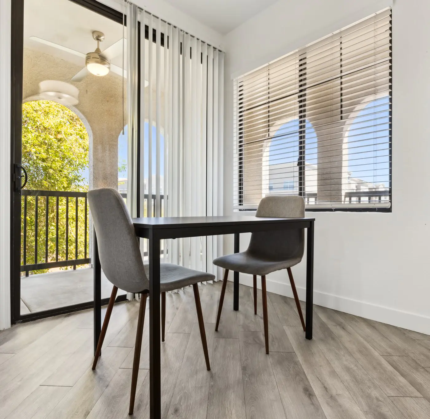 Modern 2BR CozySuites Glendale by stadium w/ pool!