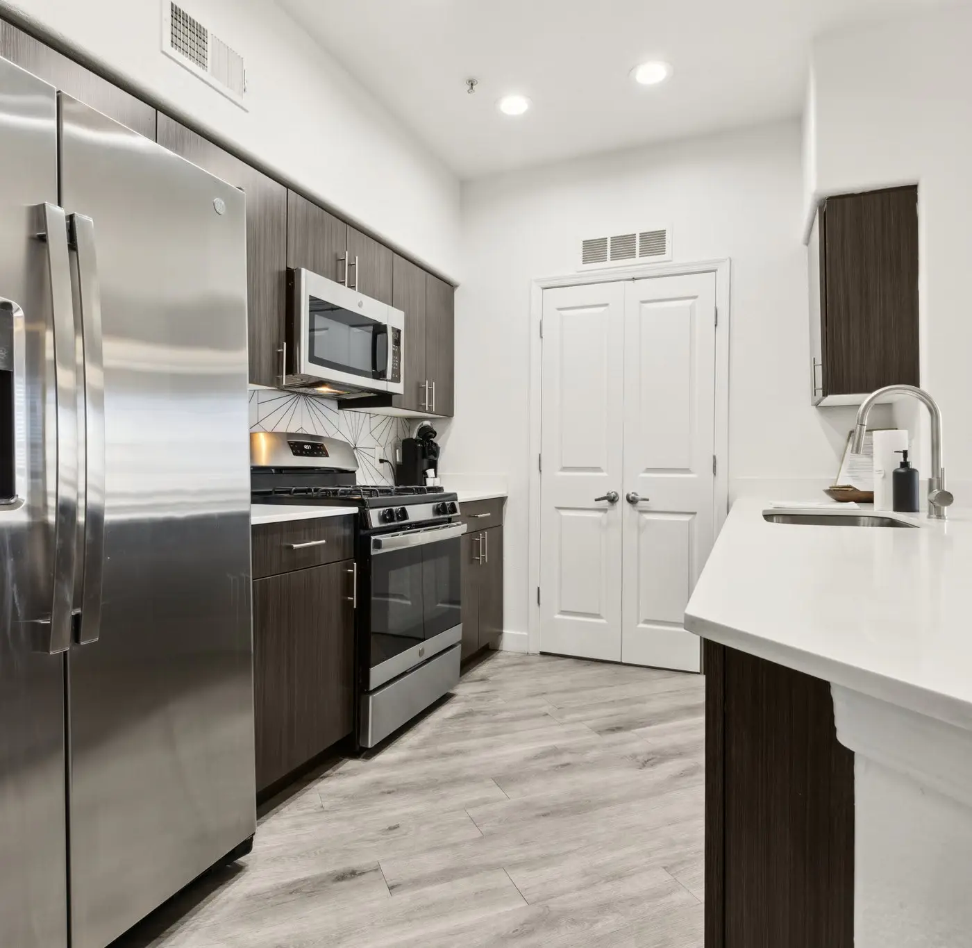 Modern 2BR CozySuites Glendale by stadium w/ pool!