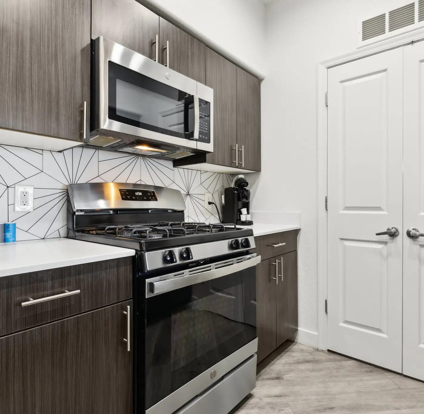Modern 2BR CozySuites Glendale by stadium w/ pool!