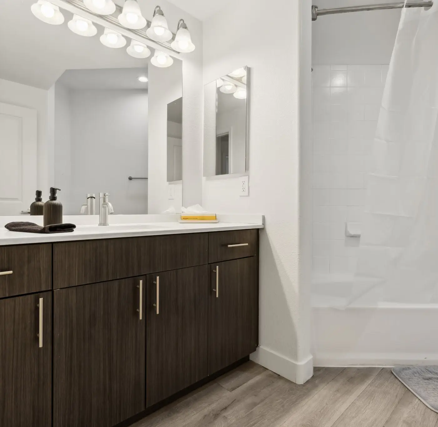 Modern 2BR CozySuites Glendale by stadium w/ pool!