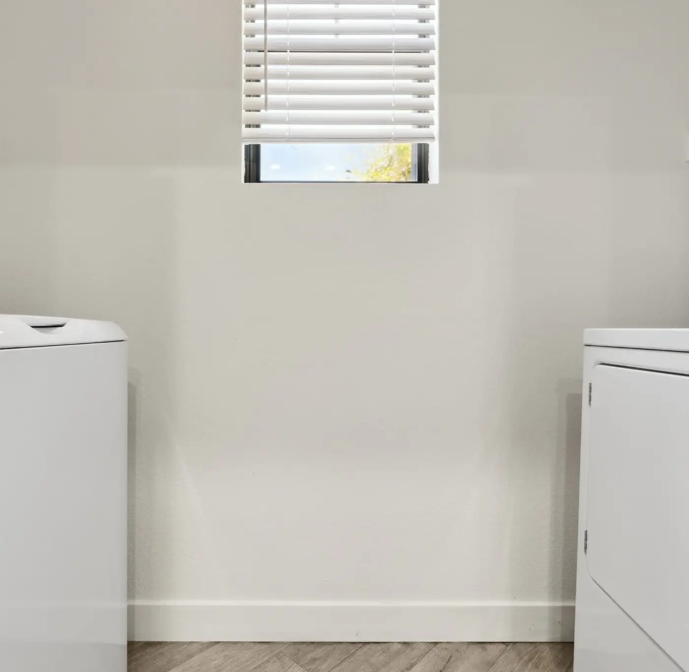 Modern 2BR CozySuites Glendale by stadium w/ pool!