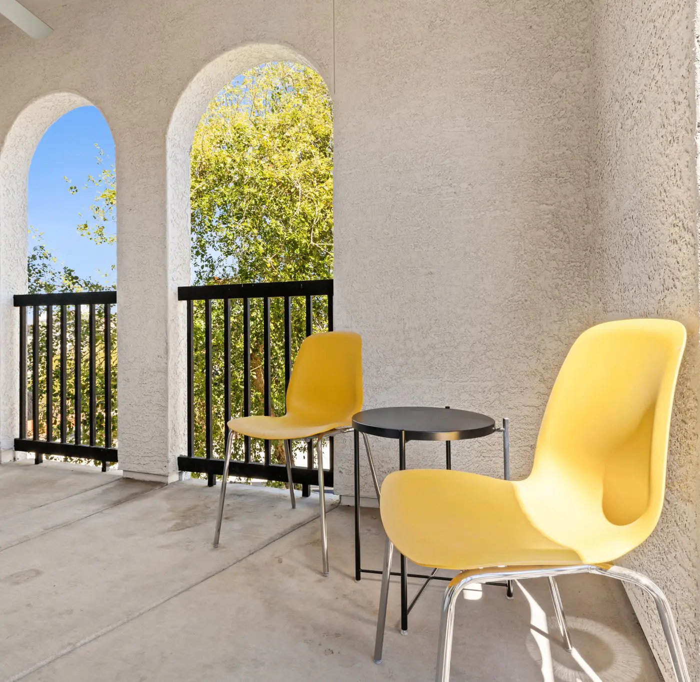 Modern 2BR CozySuites Glendale by stadium w/ pool!