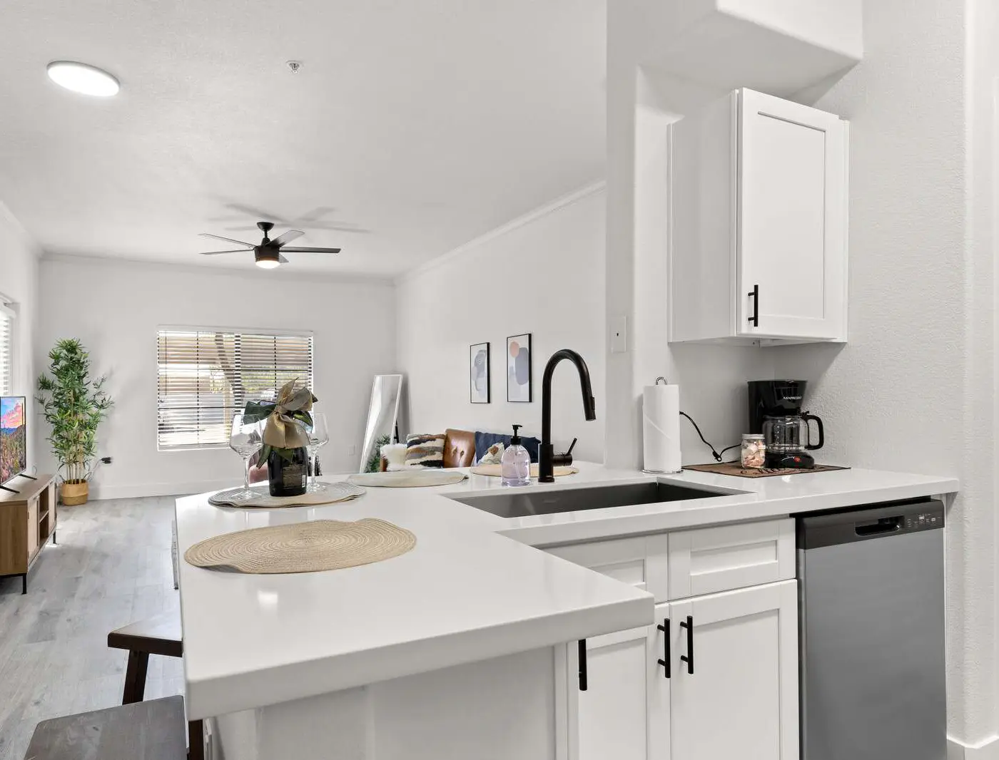 CozySuites Chandler 1BR with 2 Pools + Jacuzzi