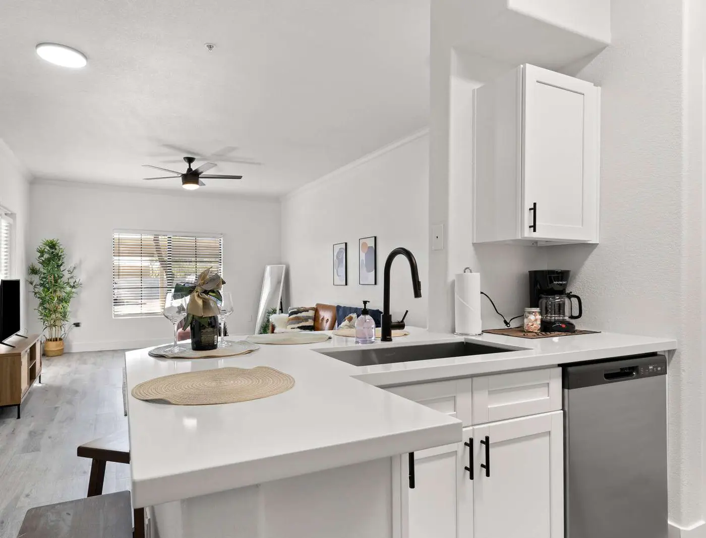 CozySuites Chandler 1BR with 2 Pools + Jacuzzi