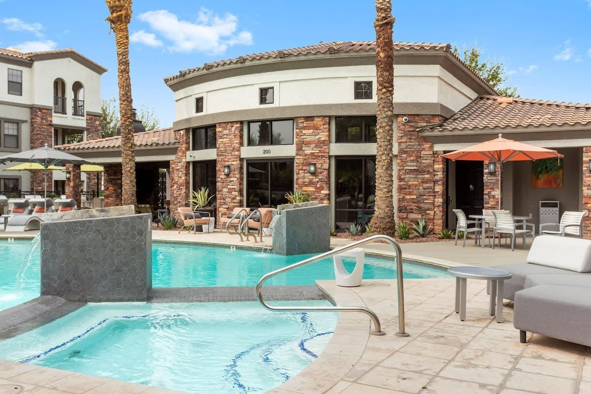 5BR TWO CozySuites Glendale by the stadium w/ pool