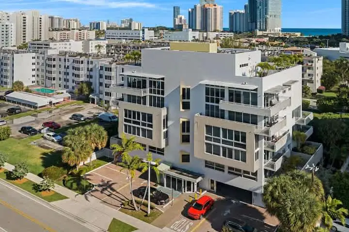 Roami at Sunny Isles | Rooftop Pool | 3 BR