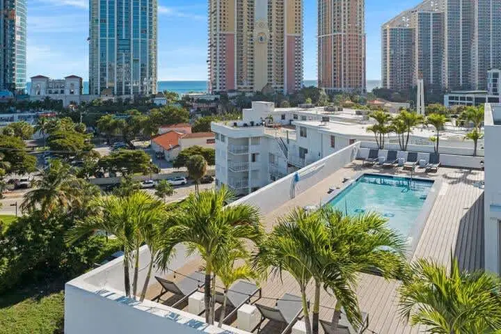 Roami at Sunny Isles | 6BR Combo