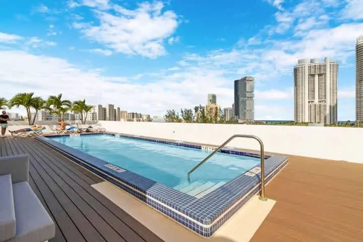 Roami at Sunny Isles | 6BR Combo